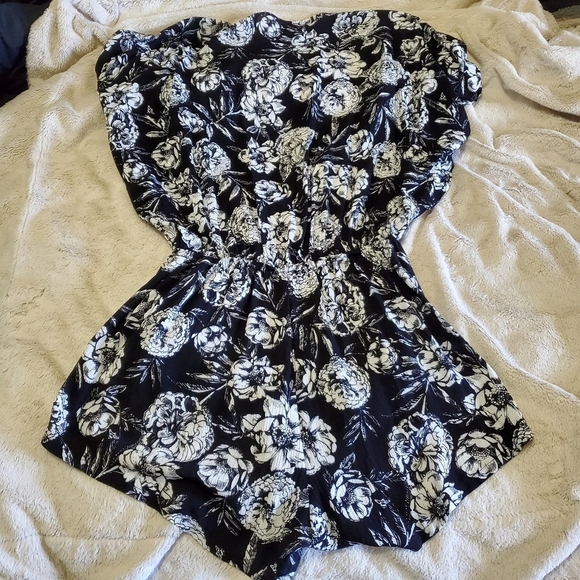 Vera Bradley Romper-oversized Small - Picture 4 of 9